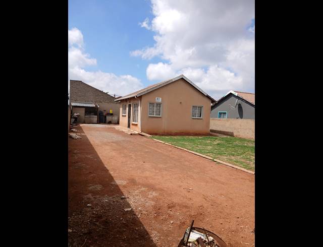 2 BEDROOM HOUSE FOR SALE IN PROTEA GLEN